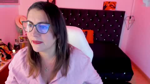 Mia  online show from 27, 1, 2025
