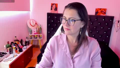 Mia  online show from 27, 1, 2025
