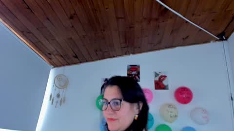 Mia  online show from 1, 2, 2025