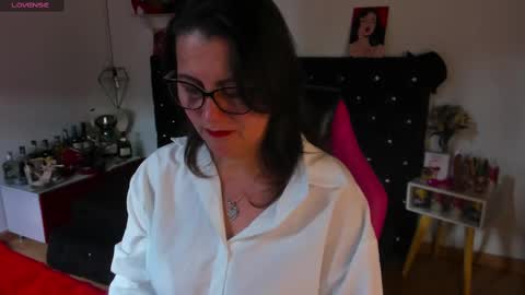 Mia  online show from 19, 2, 2025