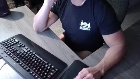 Snapshot of daddydilf4you chatting on 16, 1, 2026 daddydilf4you online show from 16, 1, 2026