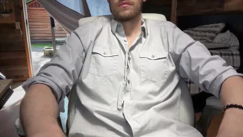 Snapshot of daddydoesit69 chatting on 4, 4, 2026 Leo online show from 4, 4, 2026