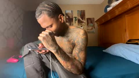 Snapshot of daddyjanimal chatting on 10, 12, 2024 sexy tatted king bbc online show from 10, 12, 2024