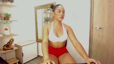 Snapshot of daenerys_targa chatting on 20, 12, 2024 Lesly online show from 20, 12, 2024