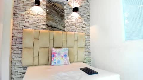 Snapshot of dafne_brownn_ chatting on 17, 12, 2025 DAFNE online show from 17, 12, 2025