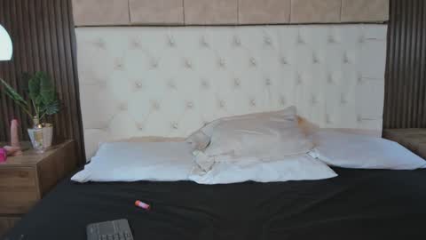 dafne_hillss online show from 18, 9, 2025