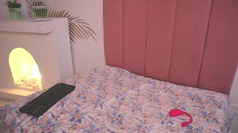 Snapshot of daisha_riley chatting on 6, 3, 2025 Lauren            online show from 6, 3, 2025