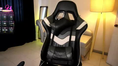 Snapshot of daisha_riley chatting on 9, 9, 2025 Lauren            online show from 9, 9, 2025