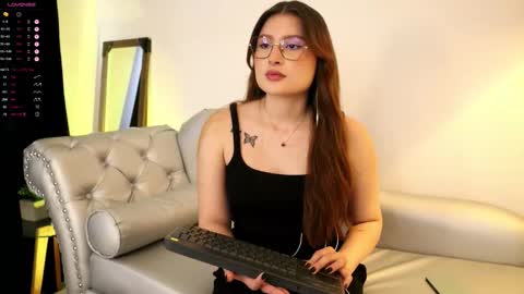 Snapshot of daisha_riley chatting on 21, 10, 2025 Lauren            online show from 21, 10, 2025