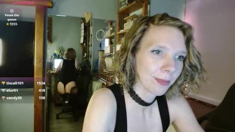 Snapshot of daisy_lovely chatting on 20, 10, 2025 daisy_lovely online show from 20, 10, 2025