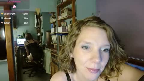 Snapshot of daisy_lovely chatting on 5, 11, 2025 daisy_lovely online show from 5, 11, 2025