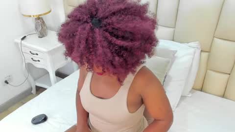 Snapshot of dakhota___ chatting on 8, 10, 2025 Brisa   online show from 8, 10, 2025