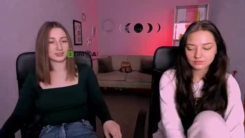 Snapshot of dakota_simple chatting on 18, 12, 2025 Dakota online show from 18, 12, 2025