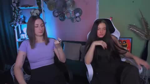 Snapshot of dakota_simple chatting on 19, 12, 2025 Dakota online show from 19, 12, 2025