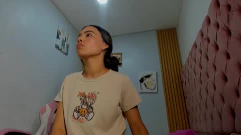 Snapshot of dakota_x18 chatting on 15, 10, 2025 dakota_x18 online show from 15, 10, 2025