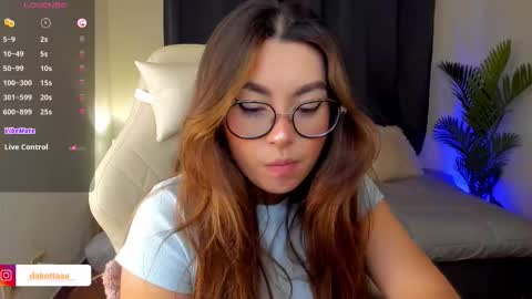 dakottaa__ online show from 12, 9, 2025