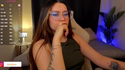 dakottaa__ online show from 4, 12, 2025