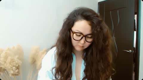 Snapshot of dalidayes chatting on 11, 9, 2025 Dali online show from 11, 9, 2025