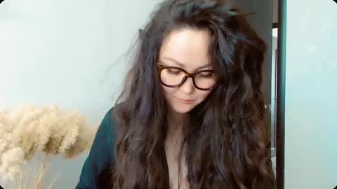 Snapshot of dalidayes chatting on 13, 10, 2025 Dali online show from 13, 10, 2025