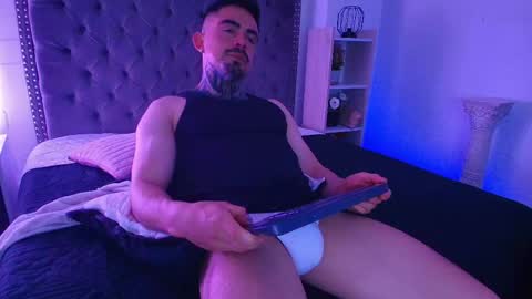 Dallas whitee online show from 8, 5, 2026