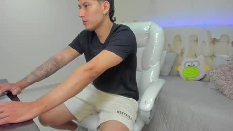 Snapshot of damian23_ chatting on 8, 1, 2025 DAMIAN online show from 8, 1, 2025