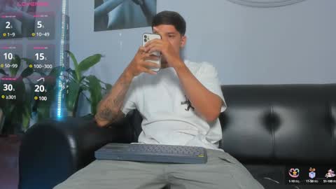 Snapshot of damian23_ chatting on 8, 2, 2025 DAMIAN online show from 8, 2, 2025