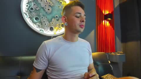 Snapshot of damian__oliver chatting on 2, 12, 2024 Damian Oliver online show from 2, 12, 2024