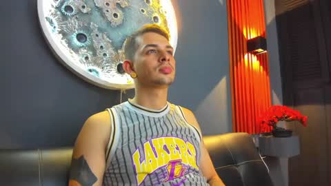 Snapshot of damian__oliver chatting on 17, 12, 2024 Damian Oliver online show from 17, 12, 2024