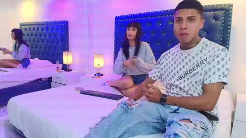 Snapshot of damian_and_roxanne chatting on 11, 9, 2025 DAMIAN AND ROXANNE. online show from 11, 9, 2025