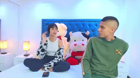 Snapshot of damian_and_roxanne chatting on 20, 9, 2025 DAMIAN AND ROXANNE. online show from 20, 9, 2025