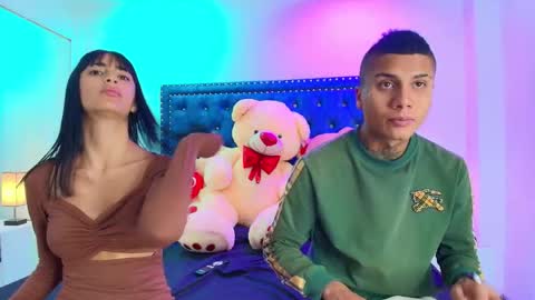 Snapshot of damian_and_roxanne chatting on 17, 10, 2025 DAMIAN AND ROXANNE. online show from 17, 10, 2025