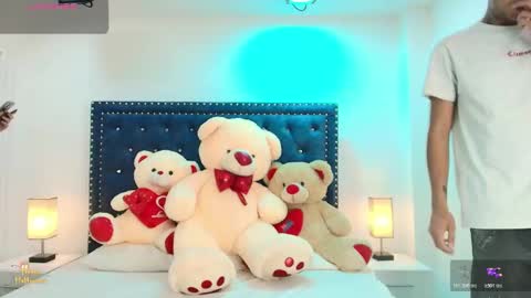 Snapshot of damian_and_roxanne chatting on 19, 10, 2025 DAMIAN AND ROXANNE. online show from 19, 10, 2025