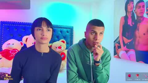 Snapshot of damian_and_roxanne chatting on 20, 10, 2025 DAMIAN AND ROXANNE. online show from 20, 10, 2025