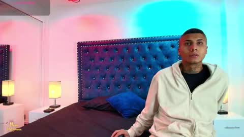 Snapshot of damian_and_roxanne chatting on 26, 10, 2025 DAMIAN AND ROXANNE. online show from 26, 10, 2025