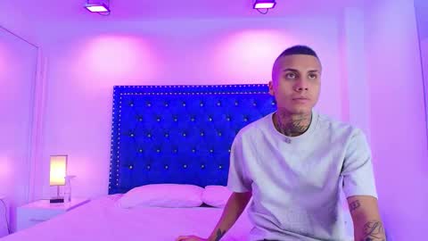 Snapshot of damian_and_roxanne chatting on 29, 11, 2025 DAMIAN AND ROXANNE. online show from 29, 11, 2025