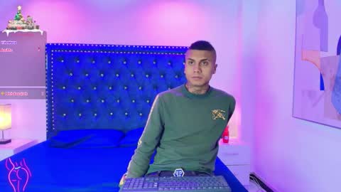 Snapshot of damian_and_roxanne chatting on 16, 12, 2025 DAMIAN AND ROXANNE. online show from 16, 12, 2025