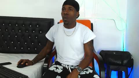 Snapshot of damian_hart_24cm chatting on 23, 10, 2025 damian_hart_24cm online show from 23, 10, 2025