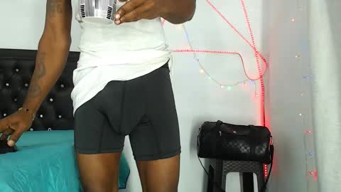 Snapshot of damian_hart_24cm chatting on 2, 3, 2026 damian_hart_24cm online show from 2, 3, 2026