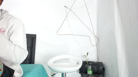 Snapshot of damian_hart_24cm chatting on 1, 4, 2026 damian_hart_24cm online show from 1, 4, 2026