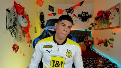 Snapshot of damian_latinxxx chatting on 27, 10, 2025 Damian online show from 27, 10, 2025