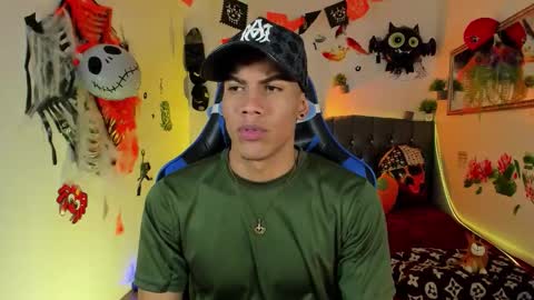 Snapshot of damian_latinxxx chatting on 28, 10, 2025 Damian online show from 28, 10, 2025