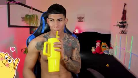 Snapshot of damian_latinxxx chatting on 2, 3, 2026 Damian online show from 2, 3, 2026