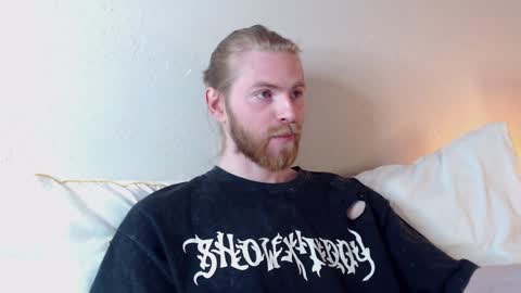 Snapshot of damien_diamond chatting on 5, 1, 2025 damien_diamond online show from 5, 1, 2025