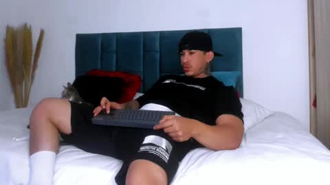 Snapshot of dammianmilleroficial chatting on 12, 11, 2025 INSTAGRAM DAMMIANMILLEROFICIAL online show from 12, 11, 2025