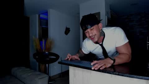 Snapshot of dammianmilleroficial chatting on 14, 12, 2025 INSTAGRAM DAMMIANMILLEROFICIAL online show from 14, 12, 2025