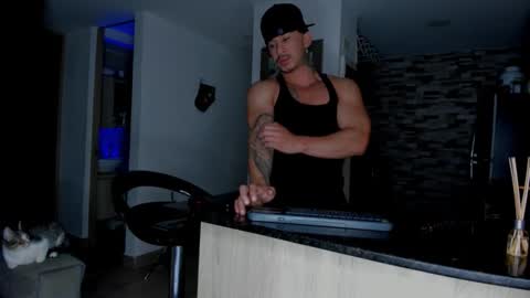 Snapshot of dammianmilleroficial chatting on 17, 12, 2025 INSTAGRAM DAMMIANMILLEROFICIAL online show from 17, 12, 2025