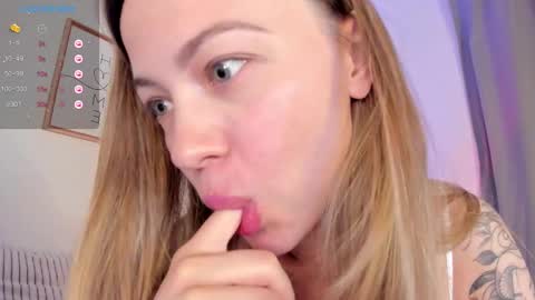 Snapshot of damn_cutie chatting on 10, 3, 2026 Tiana online show from 10, 3, 2026