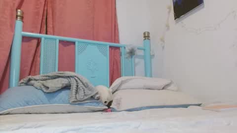 damn_milaa online show from 23, 12, 2025