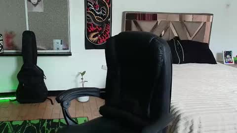 Snapshot of damon_333 chatting on 20, 10, 2025 Damon online show from 20, 10, 2025