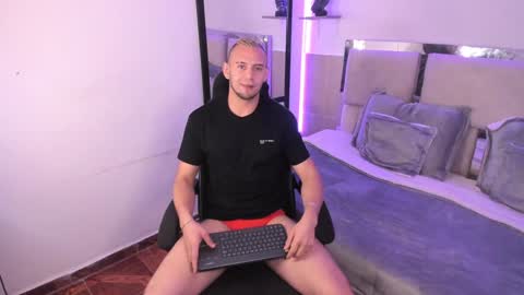 Snapshot of damon_baker0 chatting on 3, 1, 2025 Damon bakert online show from 3, 1, 2025